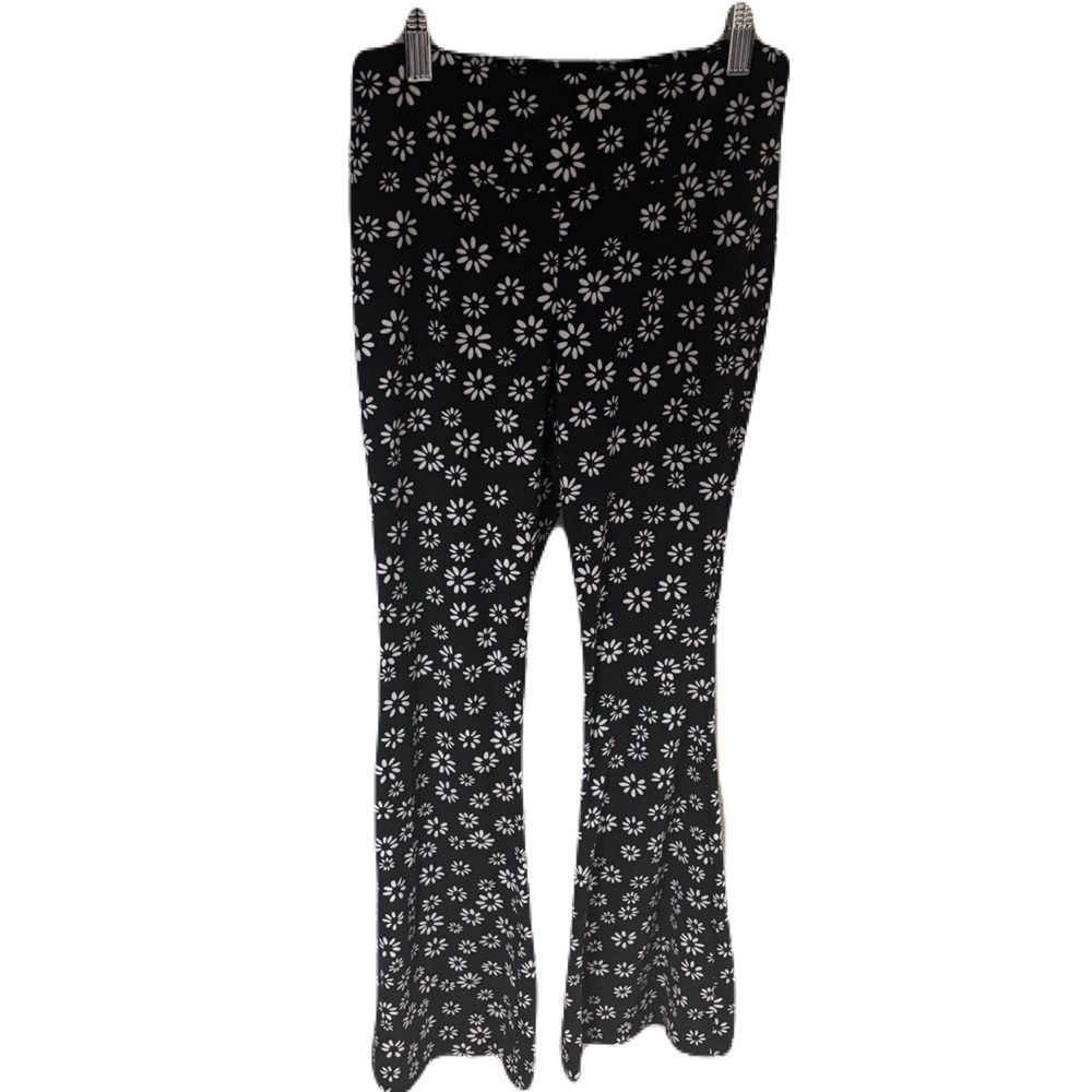 No Boundaries Flower Flared Leg Leggings - Picture 2 of 3